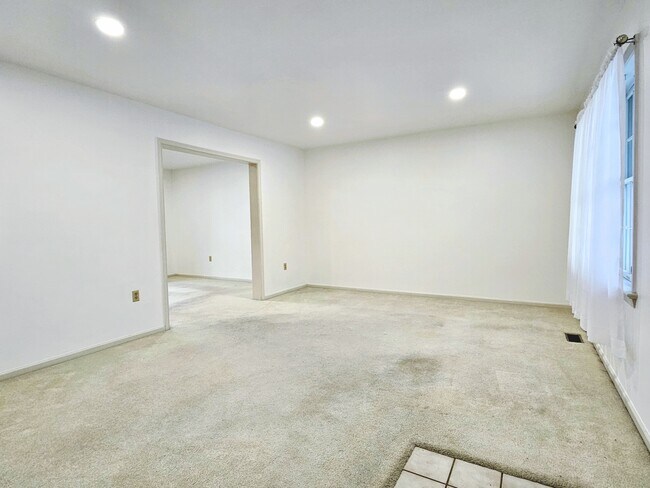 Foto del edificio - 357 Acorn Cir