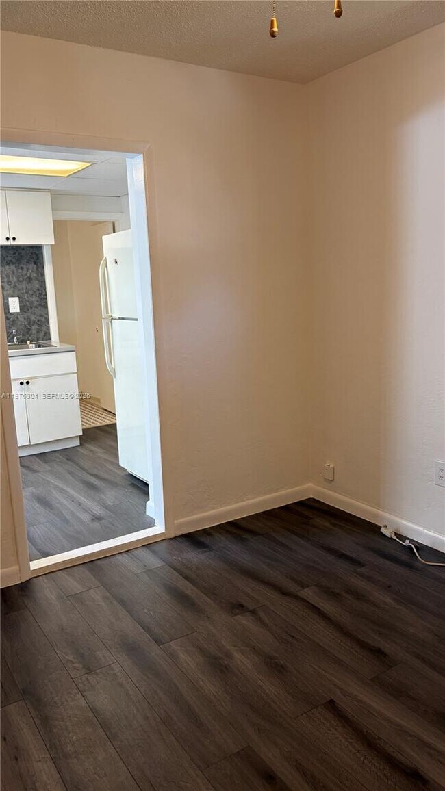 Foto del edificio - 1913 Harding St