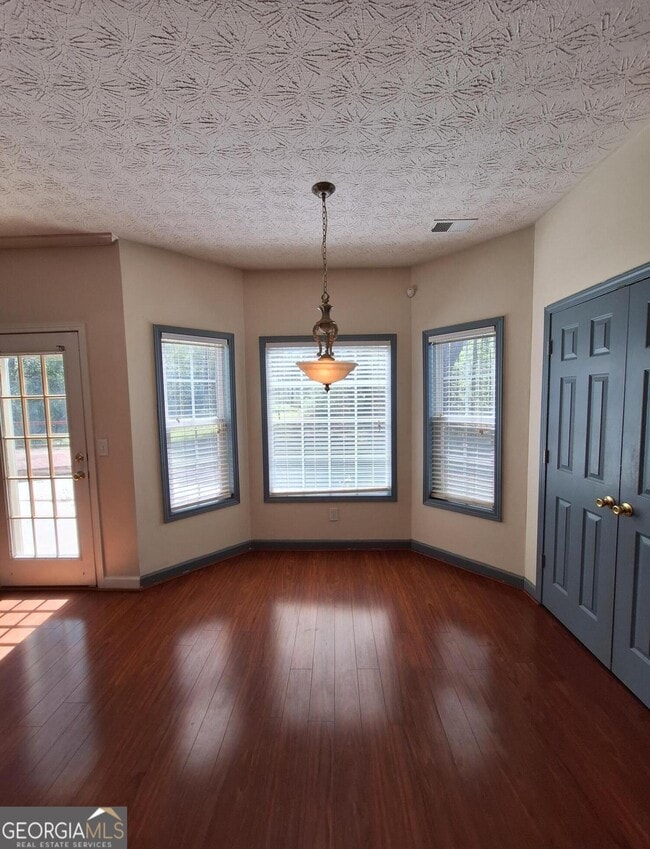 Foto del edificio - 3020 Kesmond Dr SW