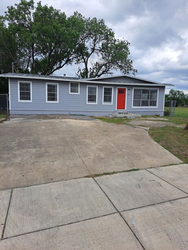 Foto del edificio - Stylish 4BR/2BA Home Near Port San Antonio...
