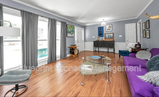 Foto del edificio - 4816 Lincrest Dr