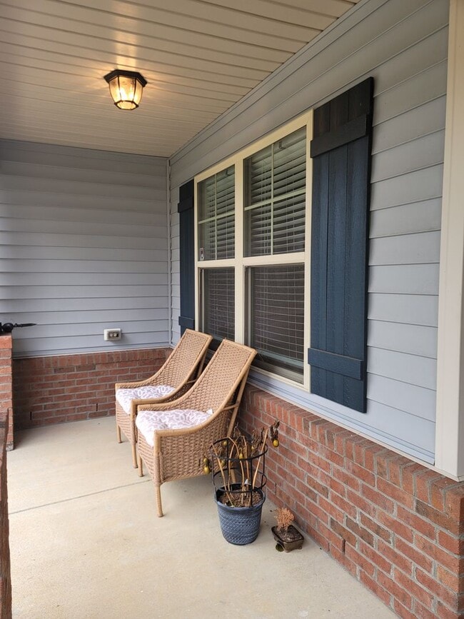Foto del edificio - Immaculate 4 Bedroom, 3 Bath Home Close to...