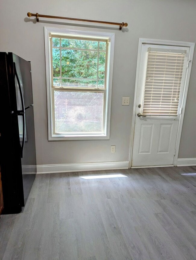 Building Photo - 3bedroom 2 bath home on the northside of t...