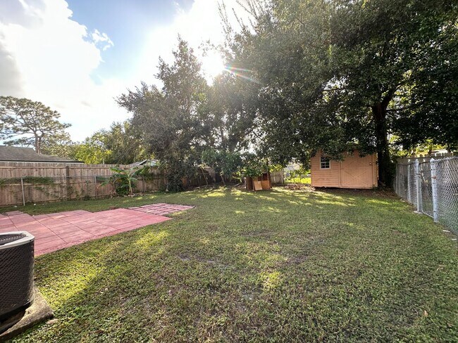 Foto del edificio - Fully Fenced Privacy in Orlando – Stylish 2 bedroom Near Theme Parks and Beaches!