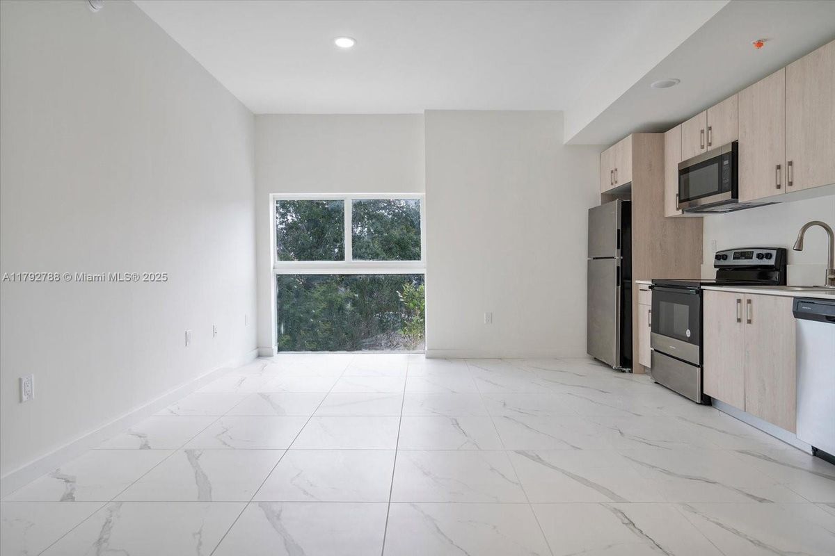 Primary Photo - 420 SW 7th Ave