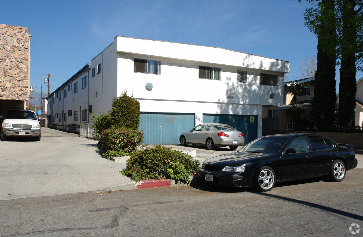 Primary Photo - 1135 E Elk Ave