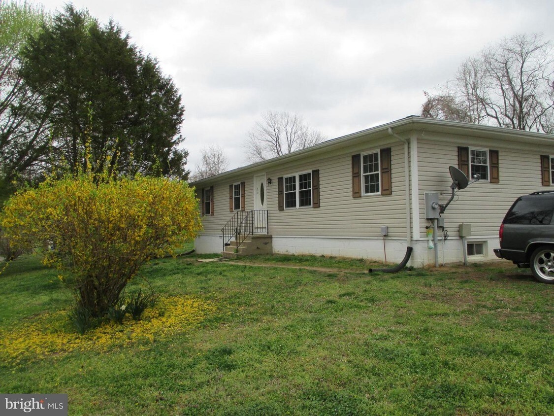 Primary Photo - 810 W Mount Harmony Rd