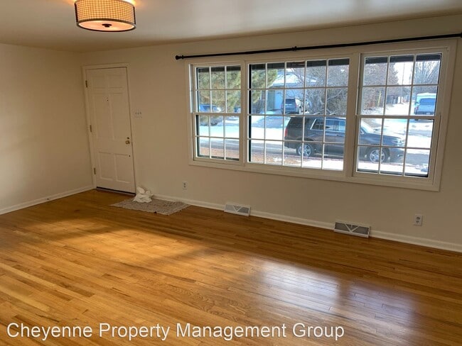 Building Photo - 3 br, 3 bath House - 631 Meadowlark Lane