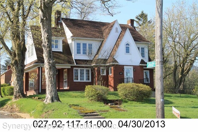 Building Photo - 4 br, 1.5 bath House - Park Ave West 825 R...