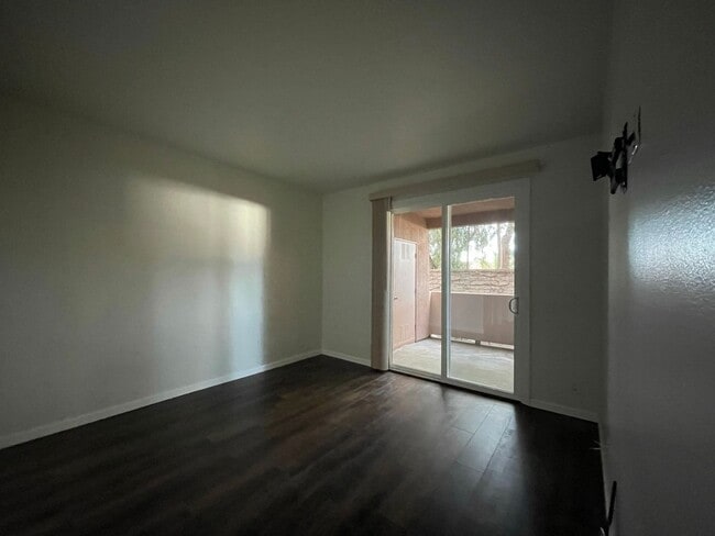 Building Photo - Spacious Dual Master in Laguna Niguel