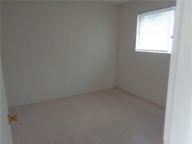 Photo - 633 NW 11th Ave