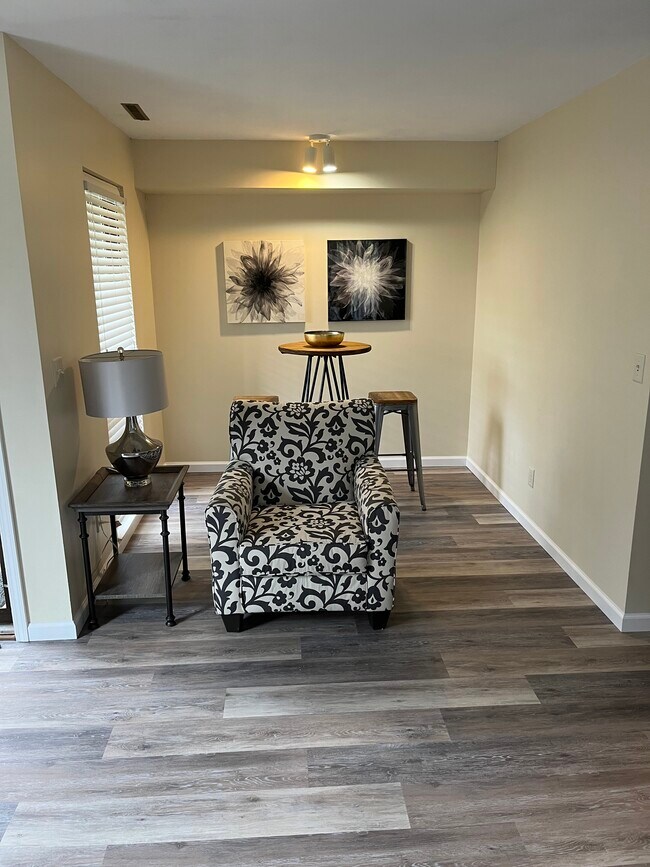 Sala de estar/comedor - 108 Hartford Ct