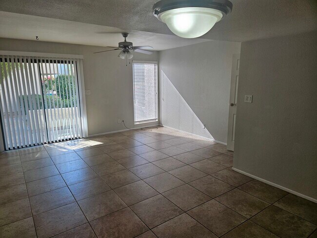 Foto del edificio - 885 N Granite Reef Rd