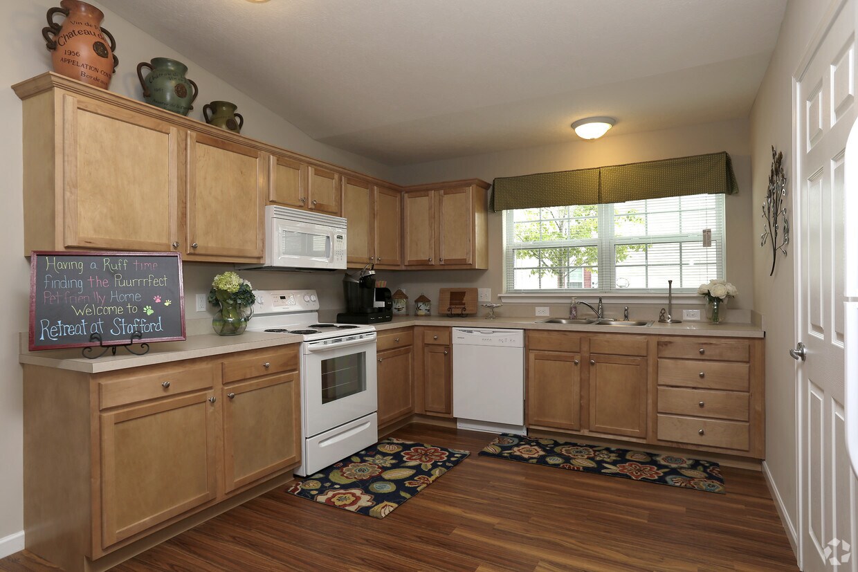 Redwood North Ridgeville Meadow Lakes Blvd Apartments in North