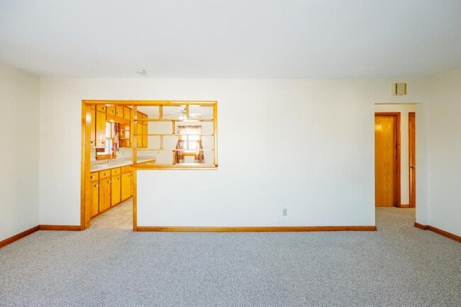 Building Photo - 212 Pine St