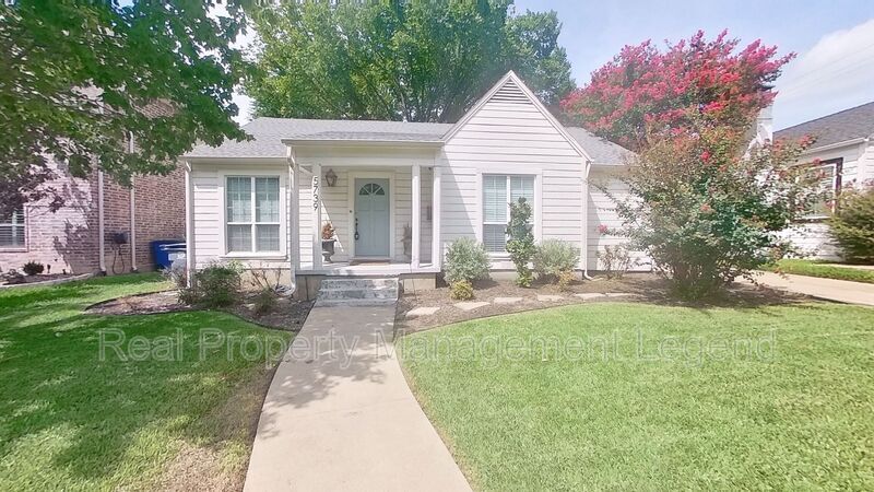 Primary Photo - 5739 Kenwood Ave