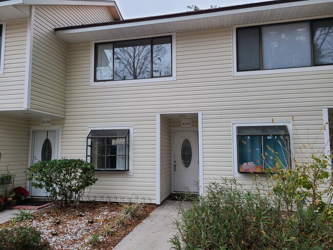 Foto del edificio - 6124 SW 8th Pl