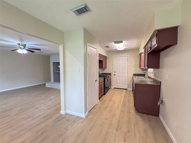 Building Photo - 4251 Rosegate Dr
