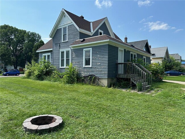 Foto del edificio - 613 3rd St SW