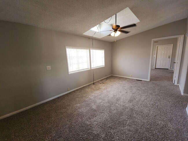 Foto del edificio - Newly Renovated Mobile Home Located in Des...