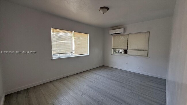 Foto del edificio - 7600 Dickens Ave