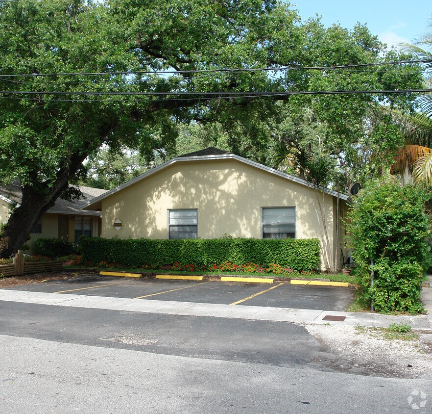 Building Photo - 2333-2337 SW 17th Ter