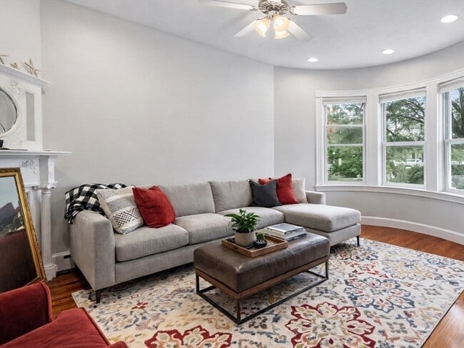 Building Photo - 194 Emerson St