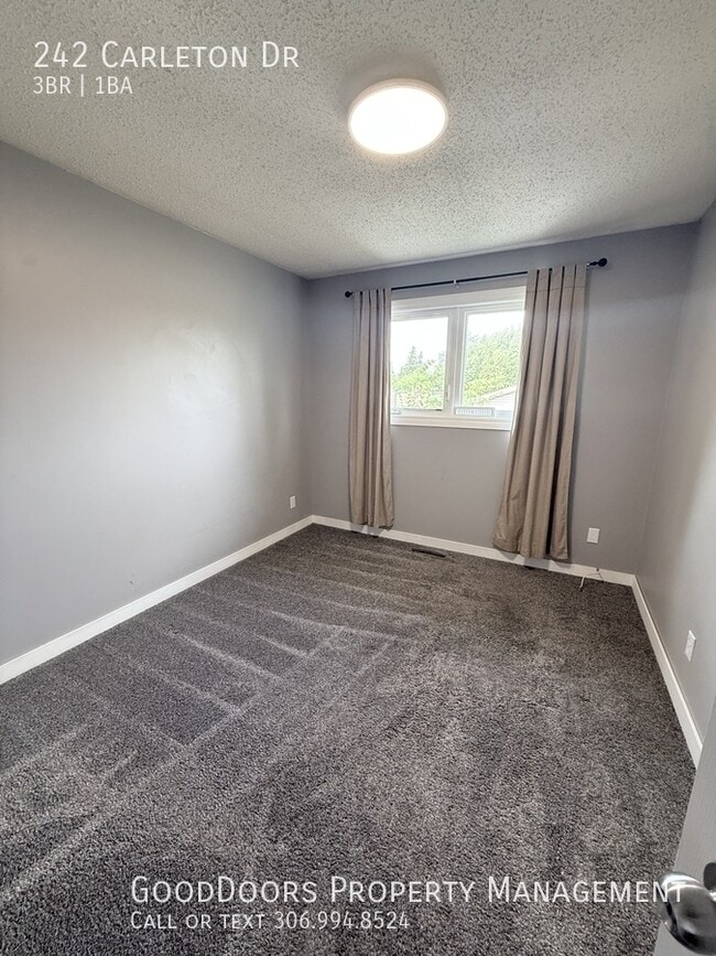Building Photo - 242 Carleton Dr