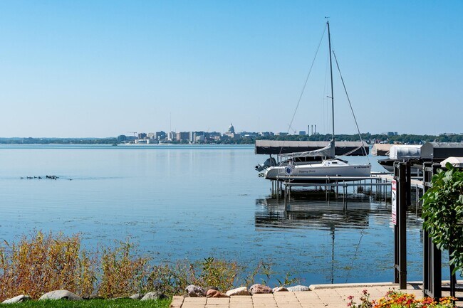 Building Photo - 101 Ferchland Pl