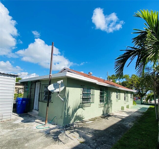 Building Photo - 3104 NW 21st Ave