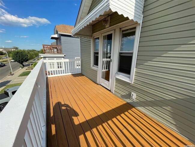 Building Photo - 350 W Hudson St