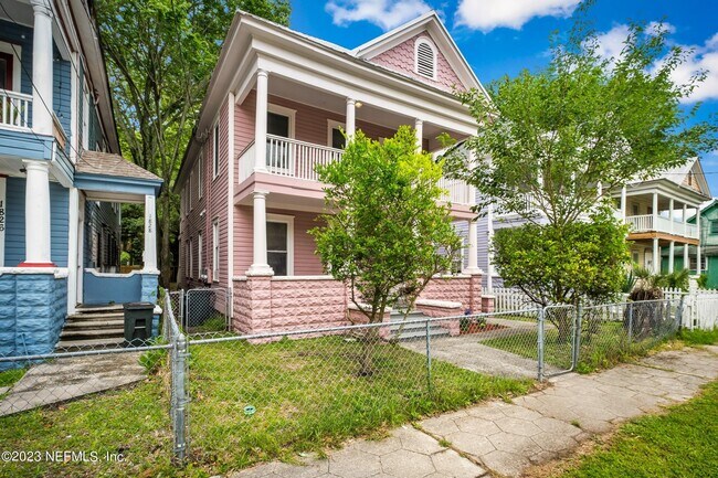 Building Photo - 1832 Walnut St