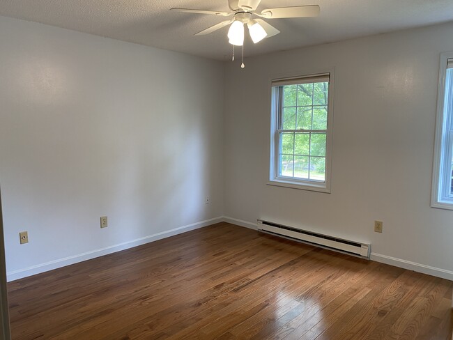 Building Photo - 252 Twin Oaks Ter