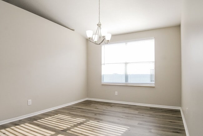 Building Photo - 1104 Barclay Wood Dr