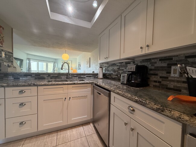 Building Photo - 5650-5A1A A1A S
