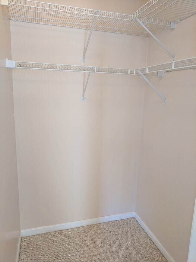 Building Photo - 5563 Greatpine Ln S