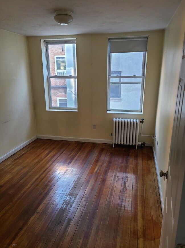 Building Photo - 253 Hanover St