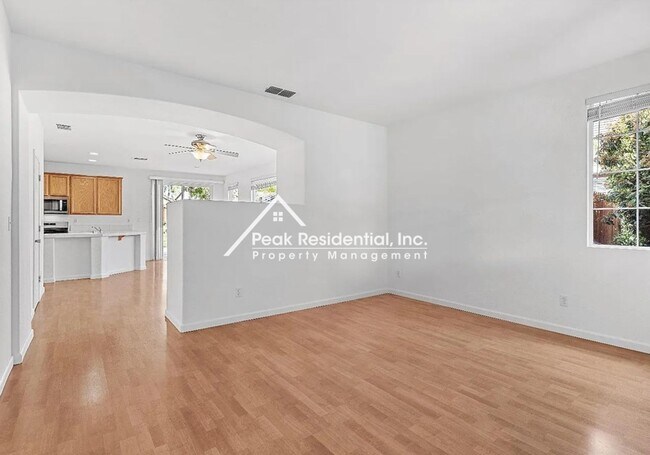 Foto del edificio - Nice 3bd/2ba West Sacramento Home with 2 C...