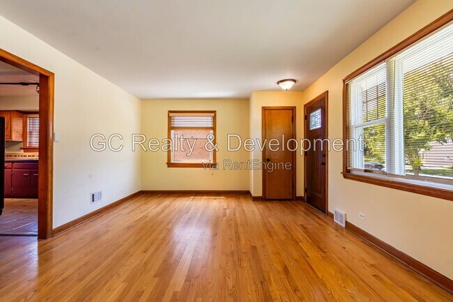 Foto del edificio - 751 Spring Rd