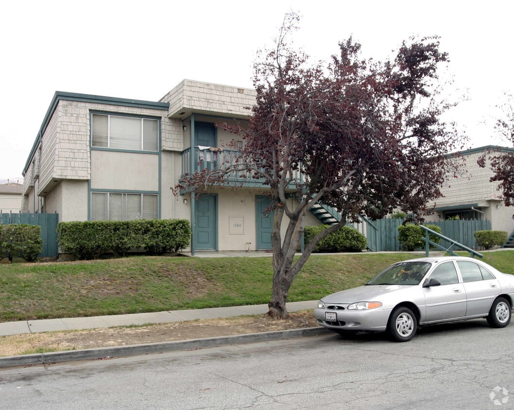 Primary Photo - 1260 Quincy Dr