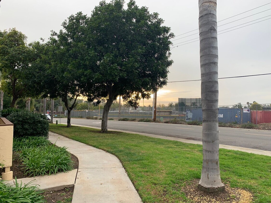 Foto del edificio - Convenient location!! Upper 1 bedroom clos...