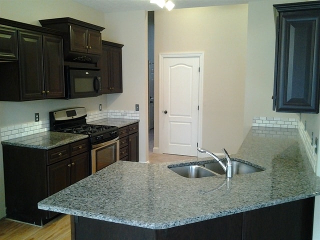 Foto del edificio - 824 Daybreak Dr