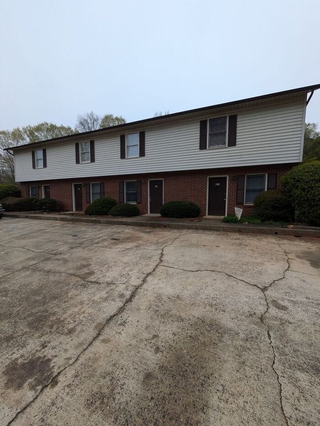 Building Photo - 226 Park Ln