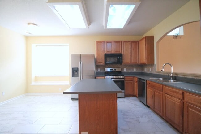 Building Photo - 19927 Black Canyon Dr