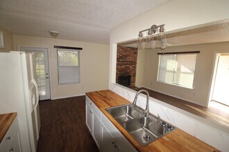 Building Photo - 4804 Rainbow Cir