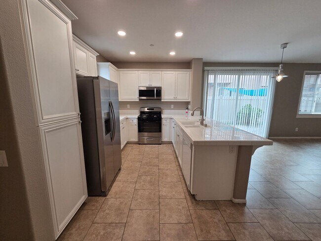 Foto del edificio - 3+3 condo at Orbella in Oxnard - Close to Beaches and Channel Islands Harbor