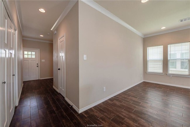 Building Photo - 1106 Oney Hervey Dr
