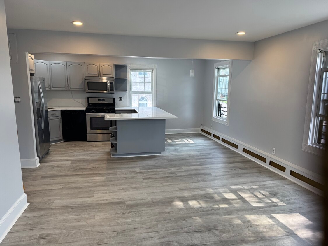 Kitchen with eat in island - 5829 254th St