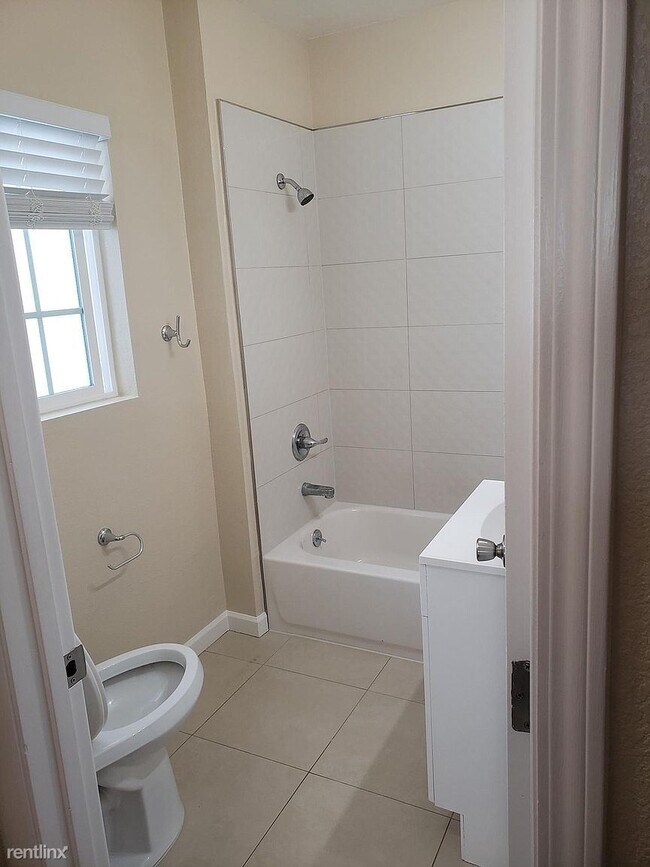 Building Photo - 1 br, 1 bath Apartment - 519 Napa St B