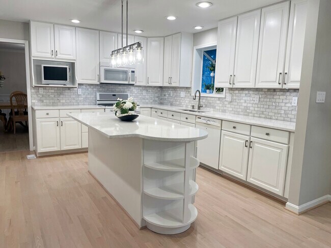 Foto del edificio - 2510 Heatherwood Ct